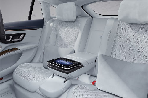 مرسيدس بنز إيه إم جي إي كيو إس Rear Seats
