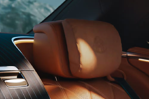 مايباخ إس كلاس 2027 Rear Seat Head rest