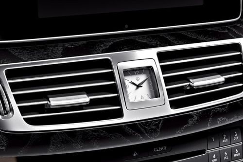 clock in Mercedes-Benz CLS-Class Coupe