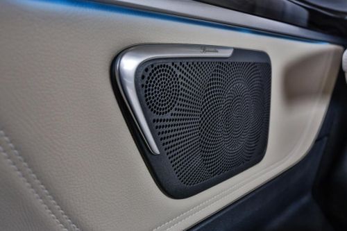 Speakers View of Mercedes-Benz V-Class