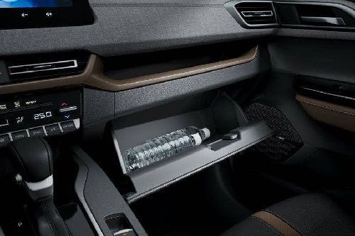 Mitsubishi Xforce Glove Box Open