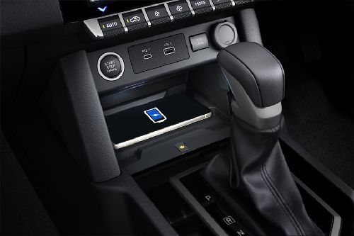 Power Accessories Outlet View of Mitsubishi L200