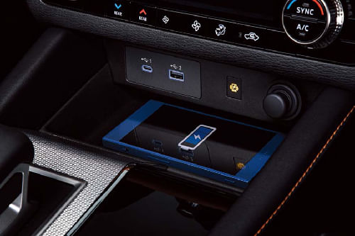 Power Accessories Outlet View of Mitsubishi Outlander