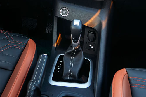 نيسان ماغنيت Gear Shifter