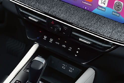 Front AC Controls of نيسان Kicks