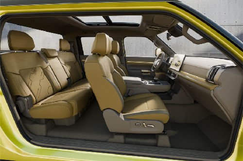 نيسان فرونتير برو Front And Rear Seats Together