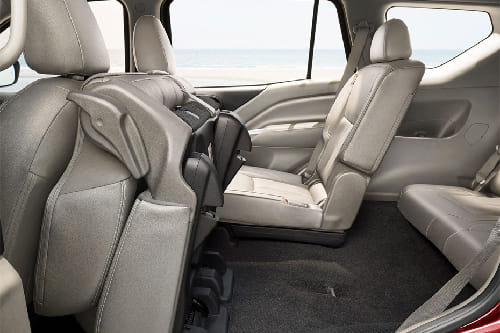 Folding Seats of نيسان  إسكتيرا 