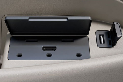 Power Accessories Outlet View of نيسان  إسكتيرا 