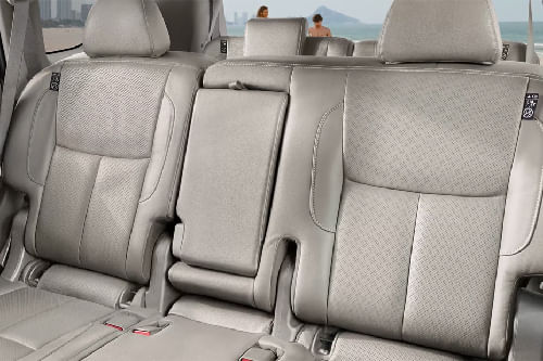 نيسان  إسكتيرا  Rear Seats