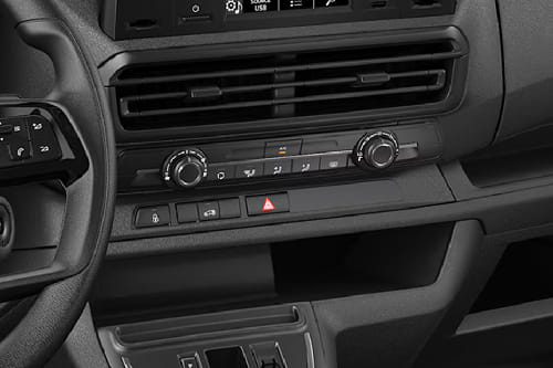 Front AC Controls of Peugeot Expert