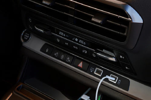 Front AC Controls of بيجو ترافيلر