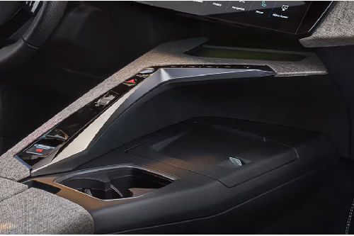 Center Controls of بيجو 5008