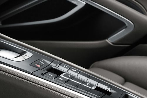 Center Controls of Porsche 718