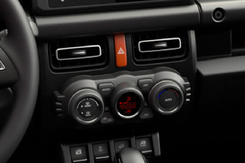 Front AC Controls of سوزوكي جمني 5 أبواب