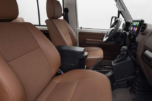 لاند كروزر 70 هارد توب Front Seats