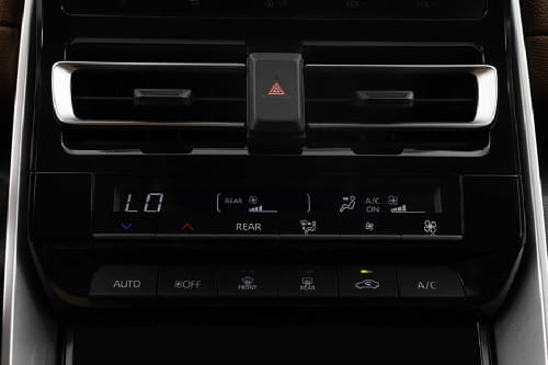 Front AC Controls of Toyota Innova