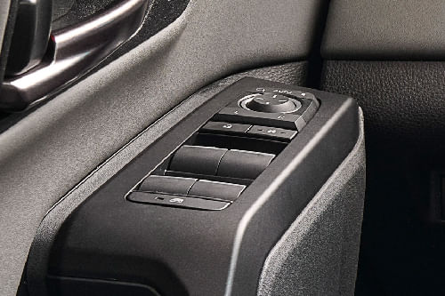 Toyota RAV4 2026 Drivers Side In Side Door Controls