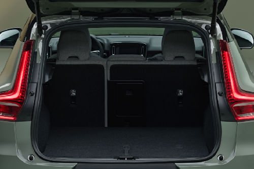 Storage Closer View of فولفو إي إكس 40