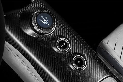 Center Controls of مازيراتي MC20