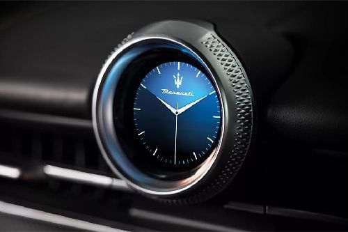 clock in Maserati Grecale