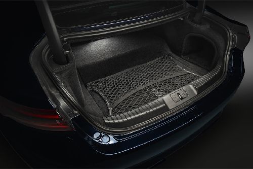 Storage Closer View of مازيراتي جران توريزمو