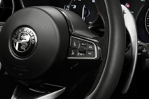 ألفا روميو ستلفيو كوادريفوليو Multi Function Steering