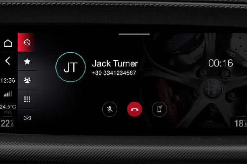 Stelvio touch screen