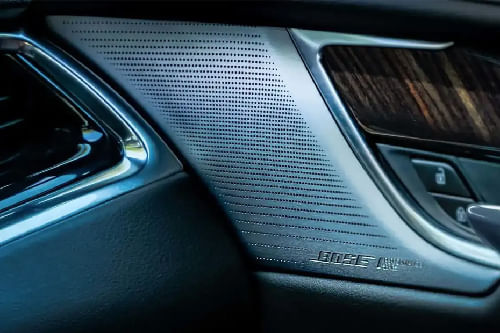 Speakers View of Cadillac XT6