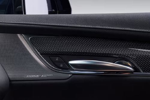 door handle interior of Cadillac XT5