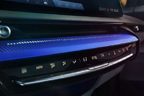 Front AC Controls of كاديلاك أوبتيك