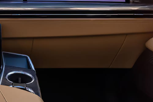 كاديلاك إسكاليد آي كيو Glove Box