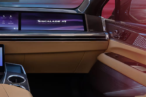 كاديلاك إسكاليد آي كيو Passengers View