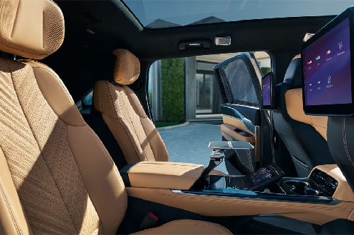 كاديلاك إسكاليد آي كيو Rear Seats