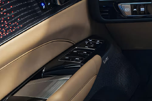 Cadillac LYRIQ Drivers Side In Side Door Controls