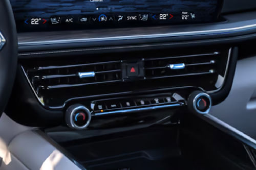 Front AC Controls of Chevrolet Suburban