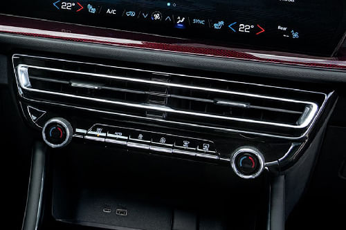 Front AC Controls of Chevrolet Traverse