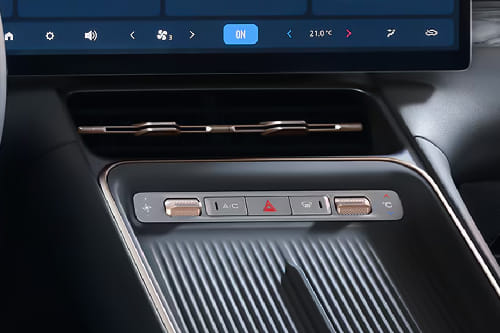 Front AC Controls of Chevrolet Captiva PHEV