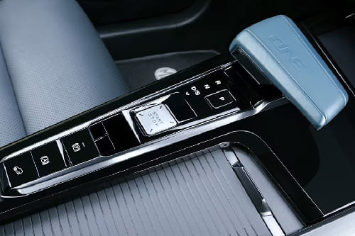 إم جي One Gear Shifter