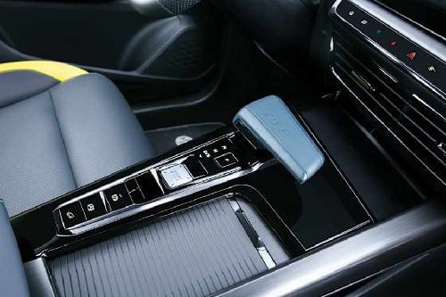 إم جي One Gear Shifter