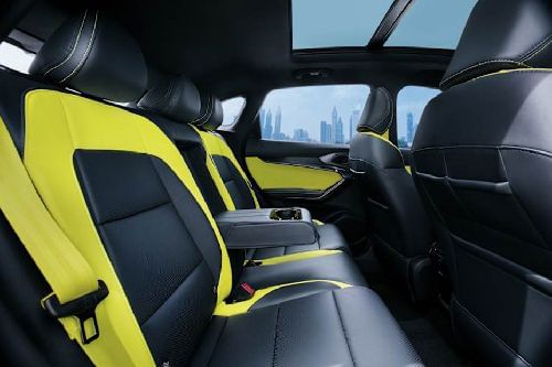 إم جي One Rear Seats