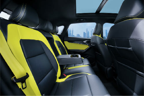 إم جي One Rear Seats