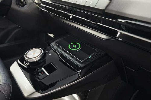 Power Accessories Outlet View of MG 4