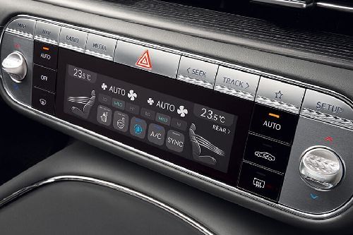 Front AC Controls of Genesis G90