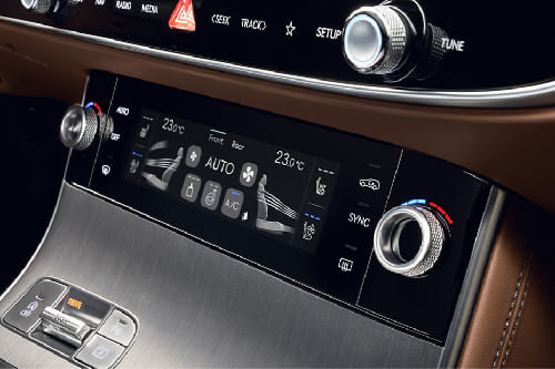 Front AC Controls of Genesis GV70