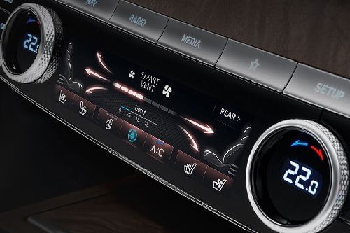 Front AC Controls of جينيسيس جي 80