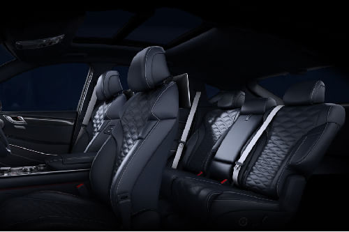 جينيسيس جي في 80 كوبيه Front And Rear Seats Together