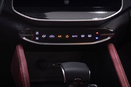 Front AC Controls of Maxus T70 Pro
