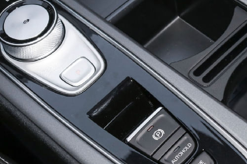 Center Controls of جي أي سي آيون إي إس