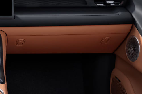 جي أي سي آيون V Glove Box