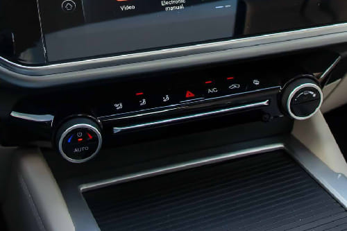 Front AC Controls of شيري أريزو 6 برو